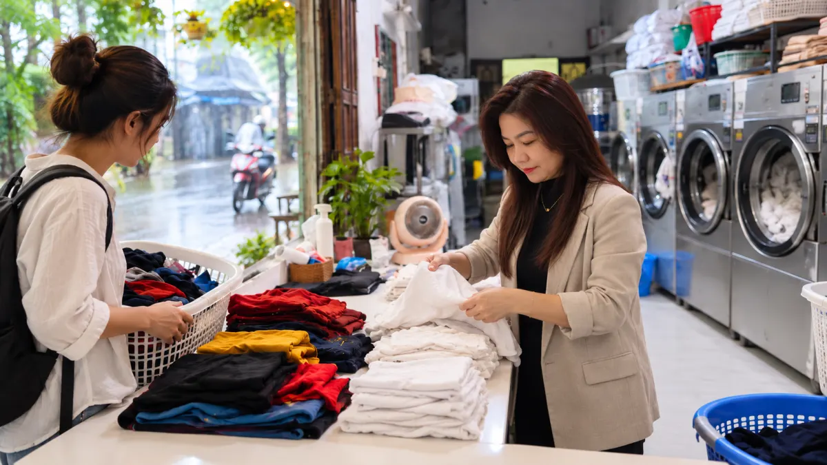 Khi nào nên tách đồ trắng và đồ màu khi giặt